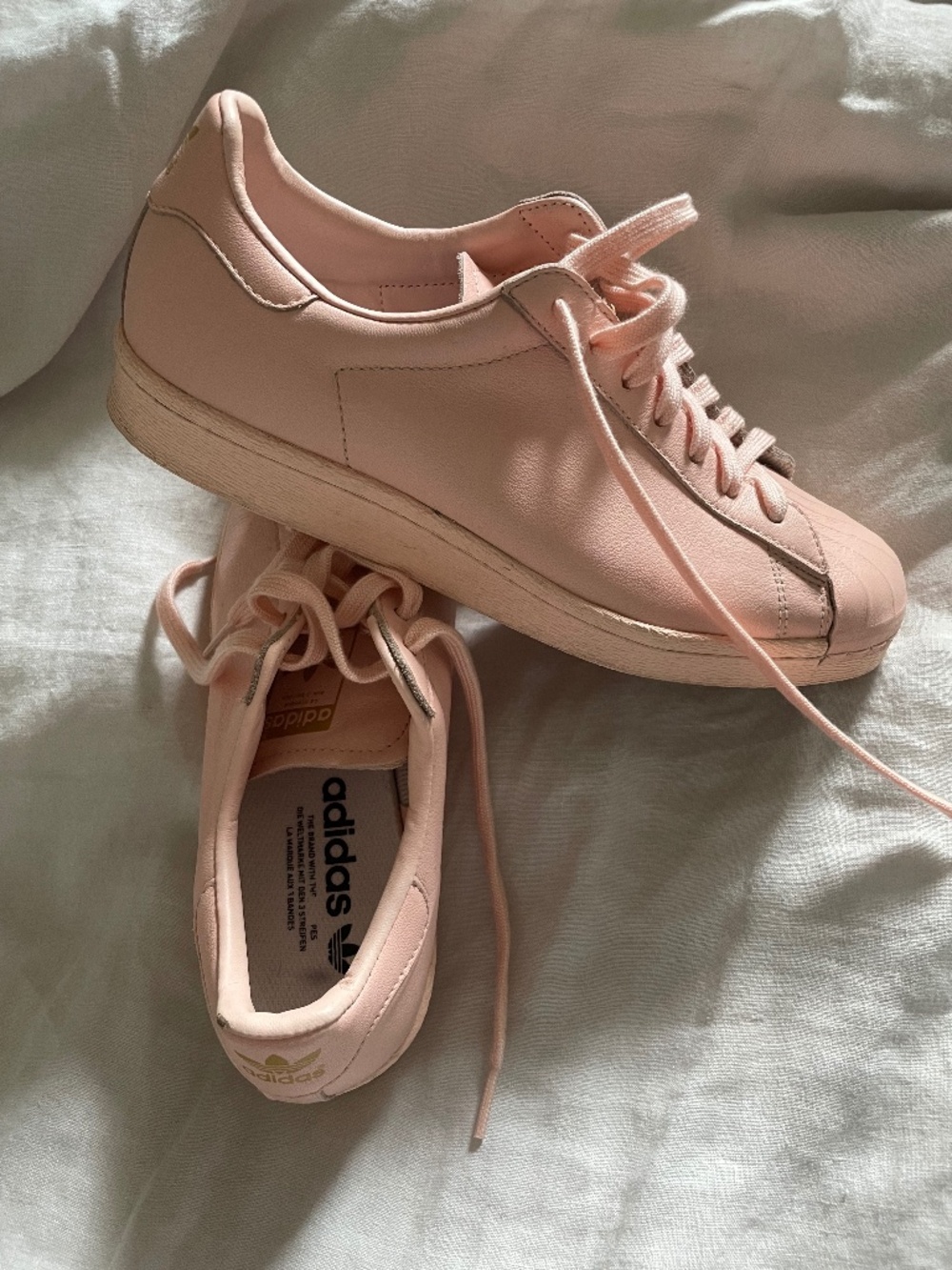 Pink Adidas Superstar shelltoe sneakers size 7.5 custom stripeless gold accents